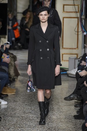 07_Moschino_original_mos_mln_aw17_020.jpg