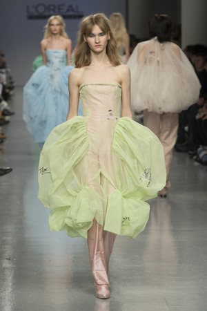 120_Central_Saint_Martins_original_ccsm_ldn_aw17_239.jpg