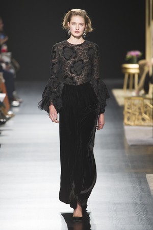 01_Badgley_Mischka_original_mch_ny_aw17_001.jpg