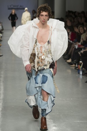 132_Central_Saint_Martins_original_ccsm_ldn_aw17_263.jpg