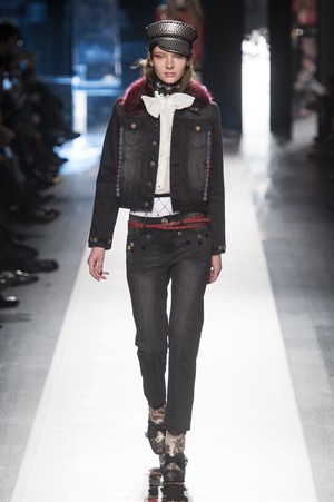 20_Desigual_original_dgl_ny_aw17_039.jpg