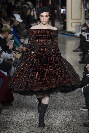 11_Moschino_original_mos_mln_aw17_033.jpg