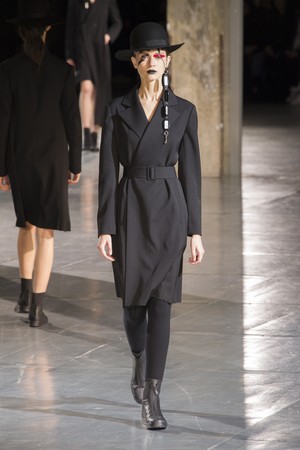 40_Yohji_Yamamoto_original_yam_prs_aw17_118.jpg
