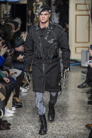 48_Moschino_original_mos_mln_aw17_144.jpg