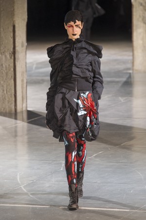 17_Yohji_Yamamoto_original_yam_prs_aw17_049.jpg