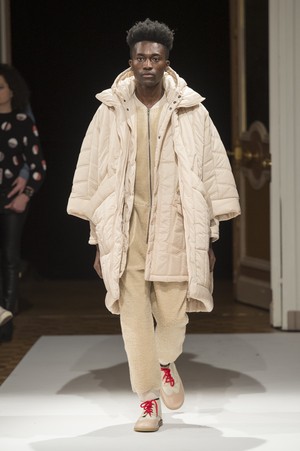 27_Henrik_Vibskov_original_vbk_aw17_069.jpg