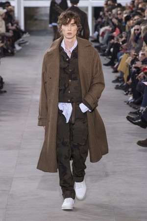 24_Louis_Vuitton_original_vui_prs_aw17_071.jpg