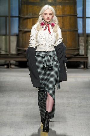 30_DSquared2_original_dsq_mln_aw17_090.jpg