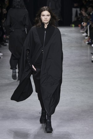04_Y-3_original_oto_prs_aw17_011.jpg