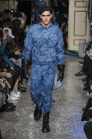 56_Moschino_original_mos_mln_aw17_168.jpg