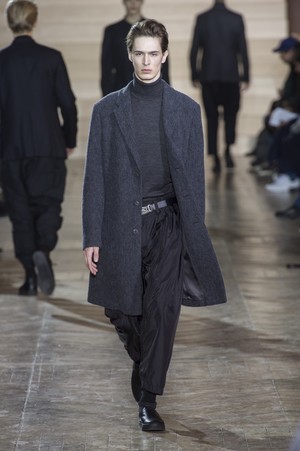 23_Issey_Miyake_original_miy_aw17_068.jpg