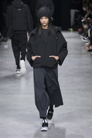 47_Y-3_original_oto_prs_aw17_137.jpg