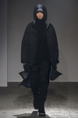 01_White_Mountaineering_original_wmnt_aw17_001.jpg