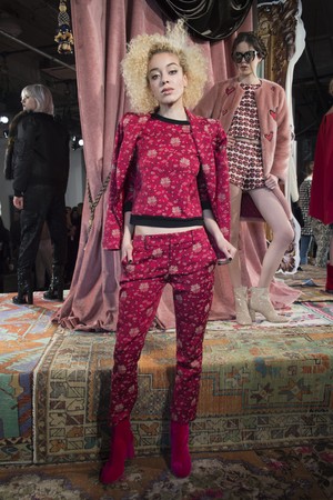 34_Alice_+_Olivia_original_aov_ny_aw17_067.jpg