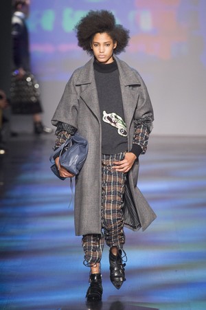11_Vivienne_Tam_original_tam_ny_aw17_031.jpg