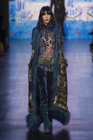 02_Anna_Sui_original_sui_ny_aw17_004.jpg