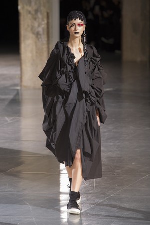 08_Yohji_Yamamoto_original_yam_prs_aw17_022.jpg