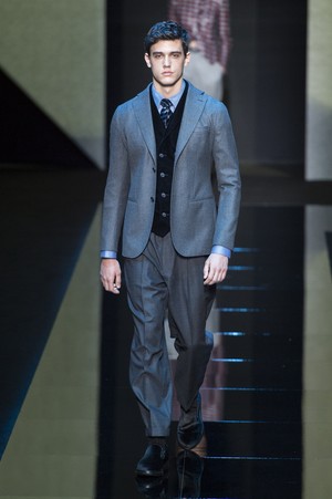 01_Giorgio_Armani_original_arm_mln_aw17_003.jpg