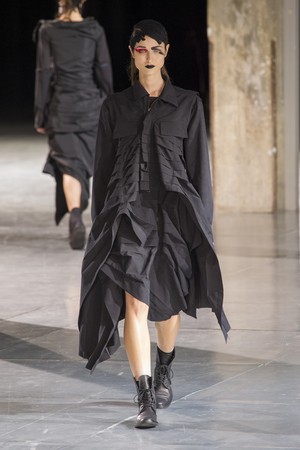 05_Yohji_Yamamoto_original_yam_prs_aw17_013.jpg