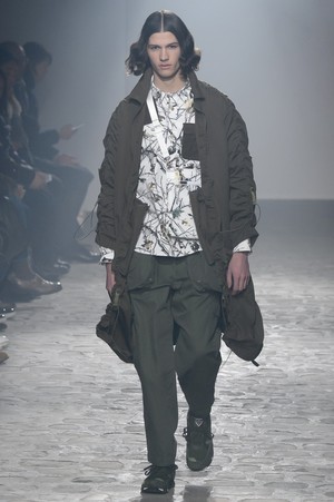 22_White_Mountaineering_original_wmnt_aw17_043.jpg