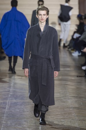 31_Issey_Miyake_original_miy_aw17_092.jpg