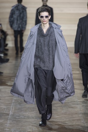 22_Issey_Miyake_original_miy_aw17_065.jpg
