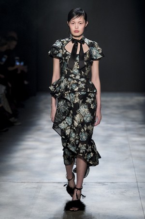 19_Marchesa_original_mhs_ny_aw17_056.jpg
