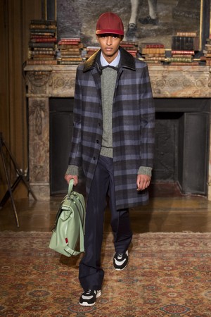 34_Valentino_original_val_prs_aw17_100.jpg