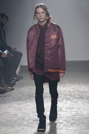 32_White_Mountaineering_original_wmnt_aw17_063.jpg