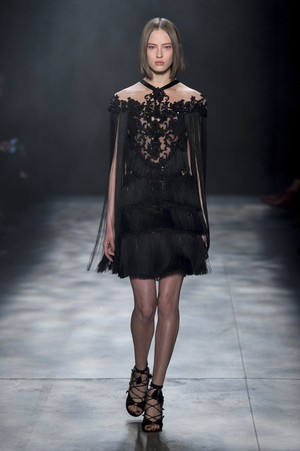 21_Marchesa_original_mhs_ny_aw17_062.jpg