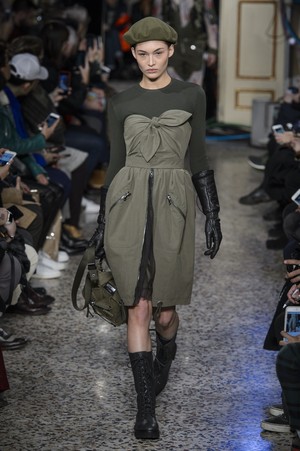 38_Moschino_original_mos_mln_aw17_114.jpg