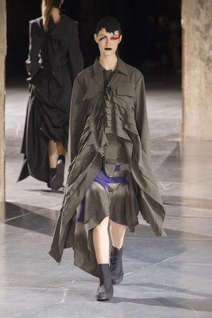 22_Yohji_Yamamoto_original_yam_prs_aw17_064.jpg