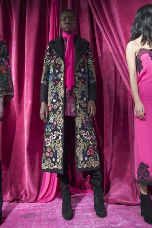 29_Alice_+_Olivia_original_aov_ny_aw17_057.jpg