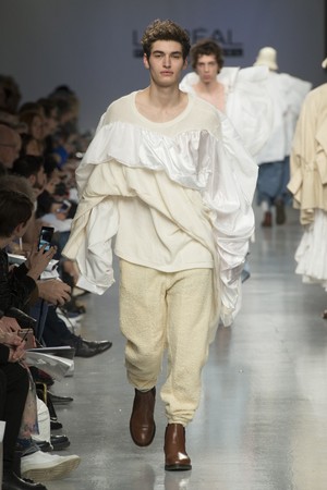 131_Central_Saint_Martins_original_ccsm_ldn_aw17_261.jpg