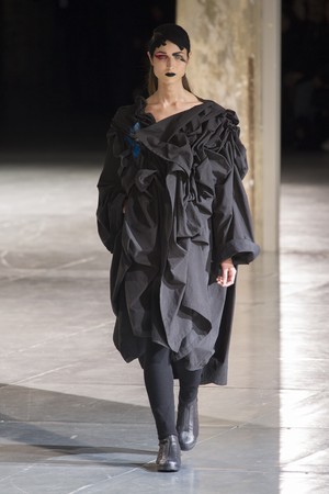 35_Yohji_Yamamoto_original_yam_prs_aw17_103.jpg