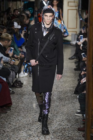 08_Moschino_original_mos_mln_aw17_024.jpg