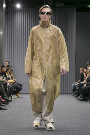 13_Balenciaga_original_bcg_prs_aw17_013.jpg
