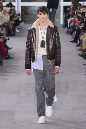 06_Louis_Vuitton_original_vui_prs_aw17_017.jpg