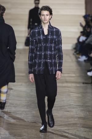 37_Issey_Miyake_original_miy_aw17_110.jpg