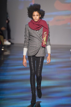 29_Vivienne_Tam_original_tam_ny_aw17_085.jpg