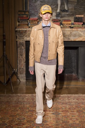 30_Valentino_original_val_prs_aw17_088.jpg