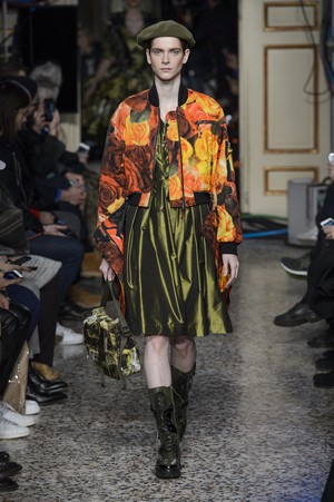 35_Moschino_original_mos_mln_aw17_105.jpg