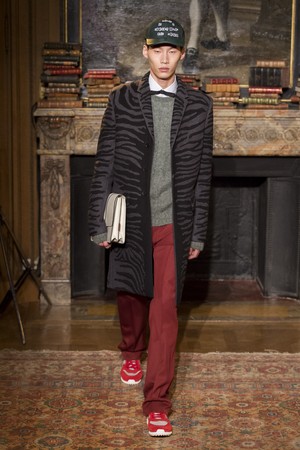 50_Valentino_original_val_prs_aw17_148.jpg