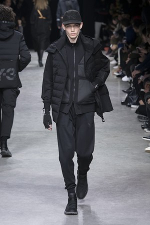 28_Y-3_original_oto_prs_aw17_082.jpg