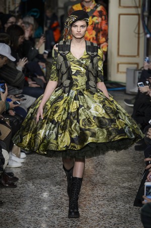 36_Moschino_original_mos_mln_aw17_108.jpg