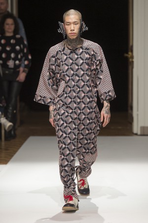 16_Henrik_Vibskov_original_vbk_aw17_039.jpg