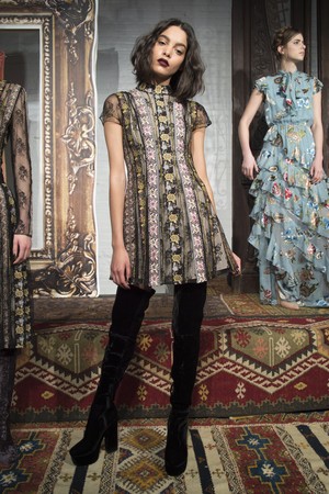 17_Alice_+_Olivia_original_aov_ny_aw17_033.jpg