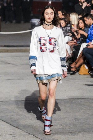 27_Tommy_Hilfiger_original_hfg_ss17_056.jpg