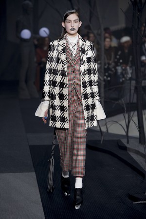 30_Thom_Browne_original_tbw_ny_aw17_090.jpg