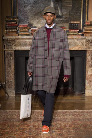 11_Valentino_original_val_prs_aw17_031.jpg